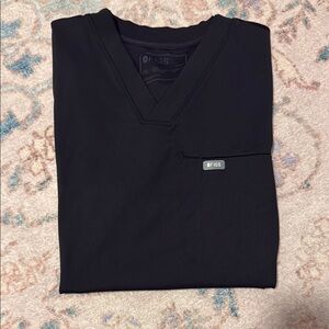 FIGS FORMX MENS SCRUB TOP IN BLACK